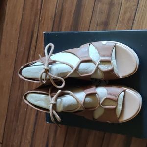 Sorel sandals with box, brown with matching laces. Never been worn.